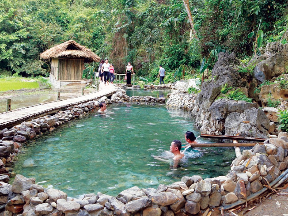 MỘC CHÂU- TẮM KHOÁNG NÓNG BÒ ẨM - THÁC TẠT NÀNG - BẢN PHỤ MẪU