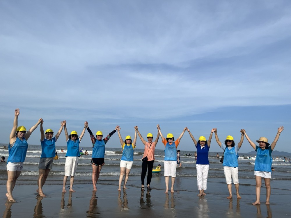 LAM KINH - BIỂN HẢI HOÀ DUYÊN DÁNG BÊN BỜ THÁI BÌNH DƯƠNG LAM KINH - BIỂN HẢI HOÀ DUYÊN DÁNG BÊN BỜ THÁI BÌNH DƯƠNG